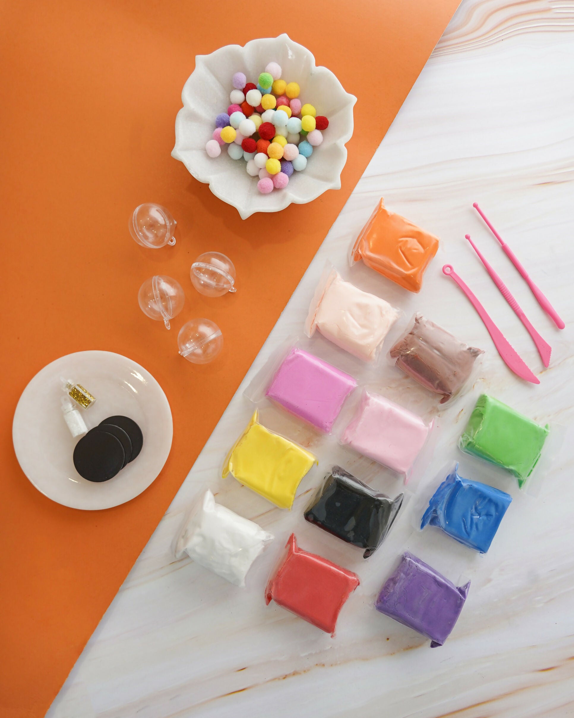 The ilearnngrow Air Dry Clay Kit for Kids provides an exciting and educational hands-on experience, enabling children to create their own refrigerator magnets with colorful modeling clay.