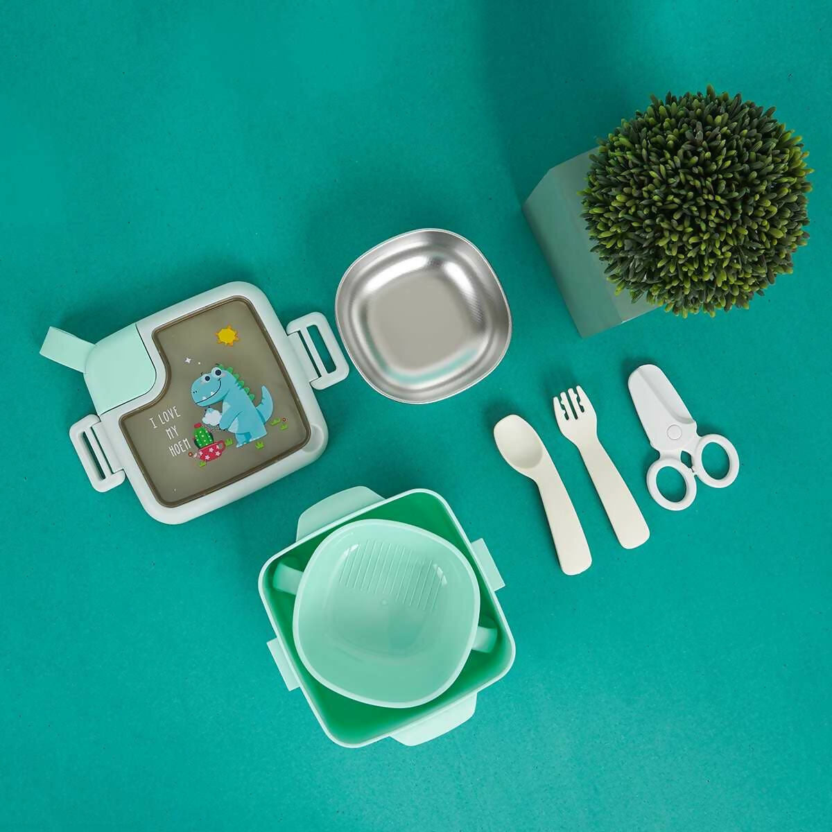 This Bento lunch box will keep your food, sandwiches, soups, beverages fresh for lunch, so you can pack your kids' lunches in the morning, and it will stay warm until lunch time.