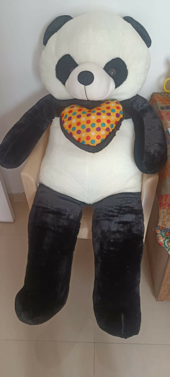 Hug'n'Feel® 5 Feet Big Teddy Panda with Heart – Soft, Cuddly Giant Panda Plush Toy for Gifting and Cuddles!