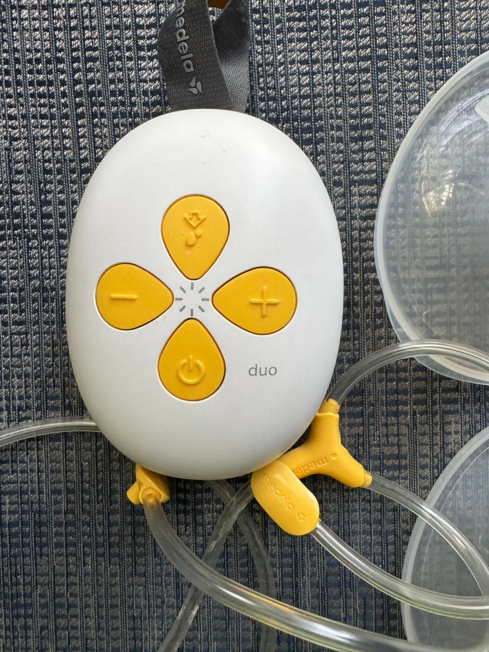 MEDELA Duo hands-free breast pump – portable, quiet, and comfortable pumping solution for moms.