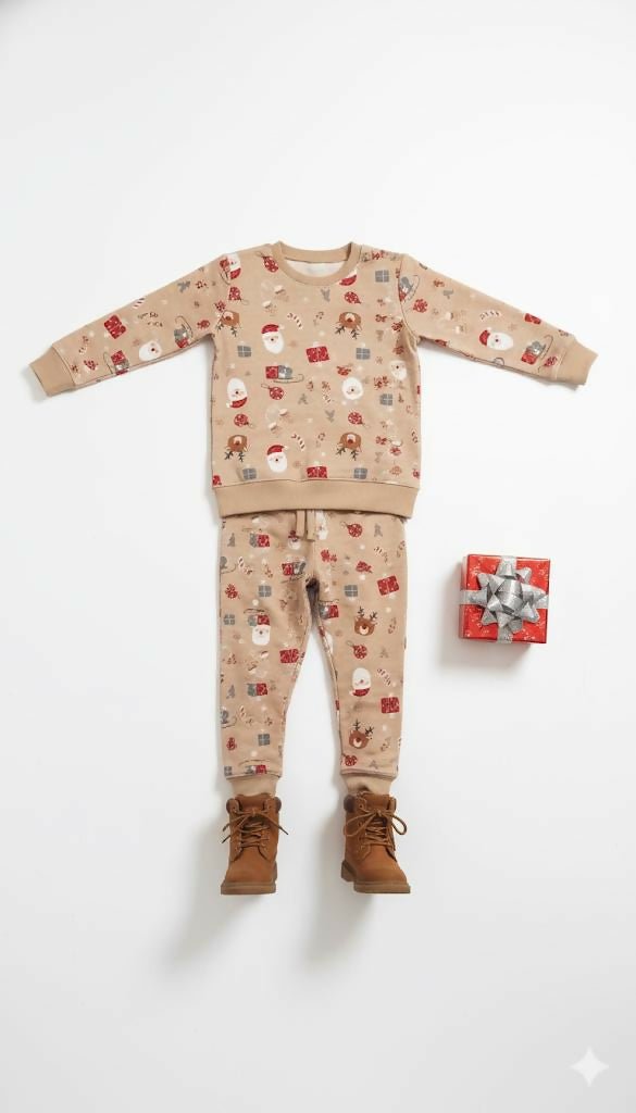 Children's pajama set with Christmas pattern