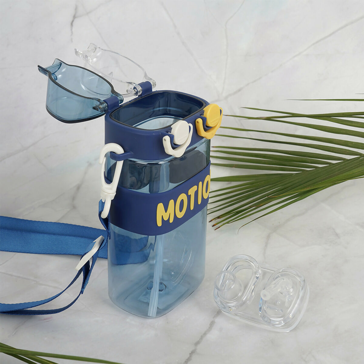 Kids Sipper is the ideal choice for the growing kid. The sipper's contoured shape and anti-slip texture grips make it easy for little hands to hold the cup.