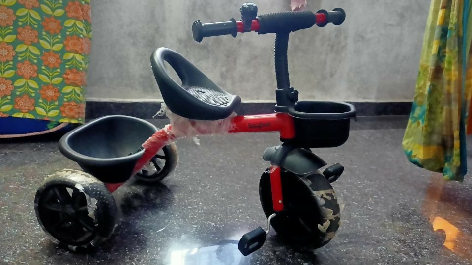 BAYBEE tricycle – safe, sturdy, and fun ride-on for toddlers learning to pedal.