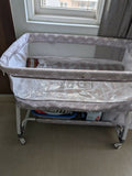 Premium 6-in-1 Baby Bedside Cot, Crib, Cradle Portable All-Mesh Bassinet with Multi-Purpose Tray,Wheels, Storage Basket, and 6 Height Adjustments, Easy Assembly for Newborns- Pattern Grey
