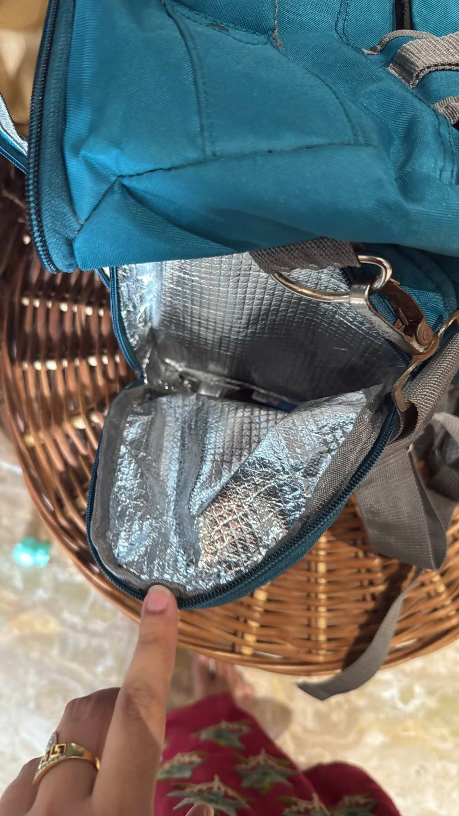 Mee Mee diaper bag, baby diaper bag India, spacious diaper bag for moms, travel diaper bag, stylish diaper bag with compartments