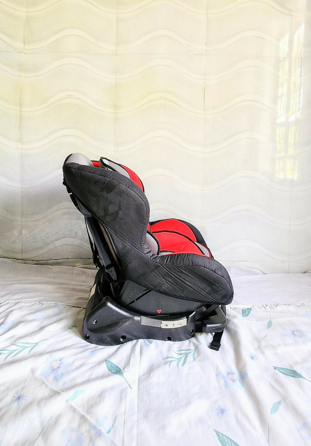 Mee Mee Convertible Car Seat 0-4Y Rear Forward Facing Red