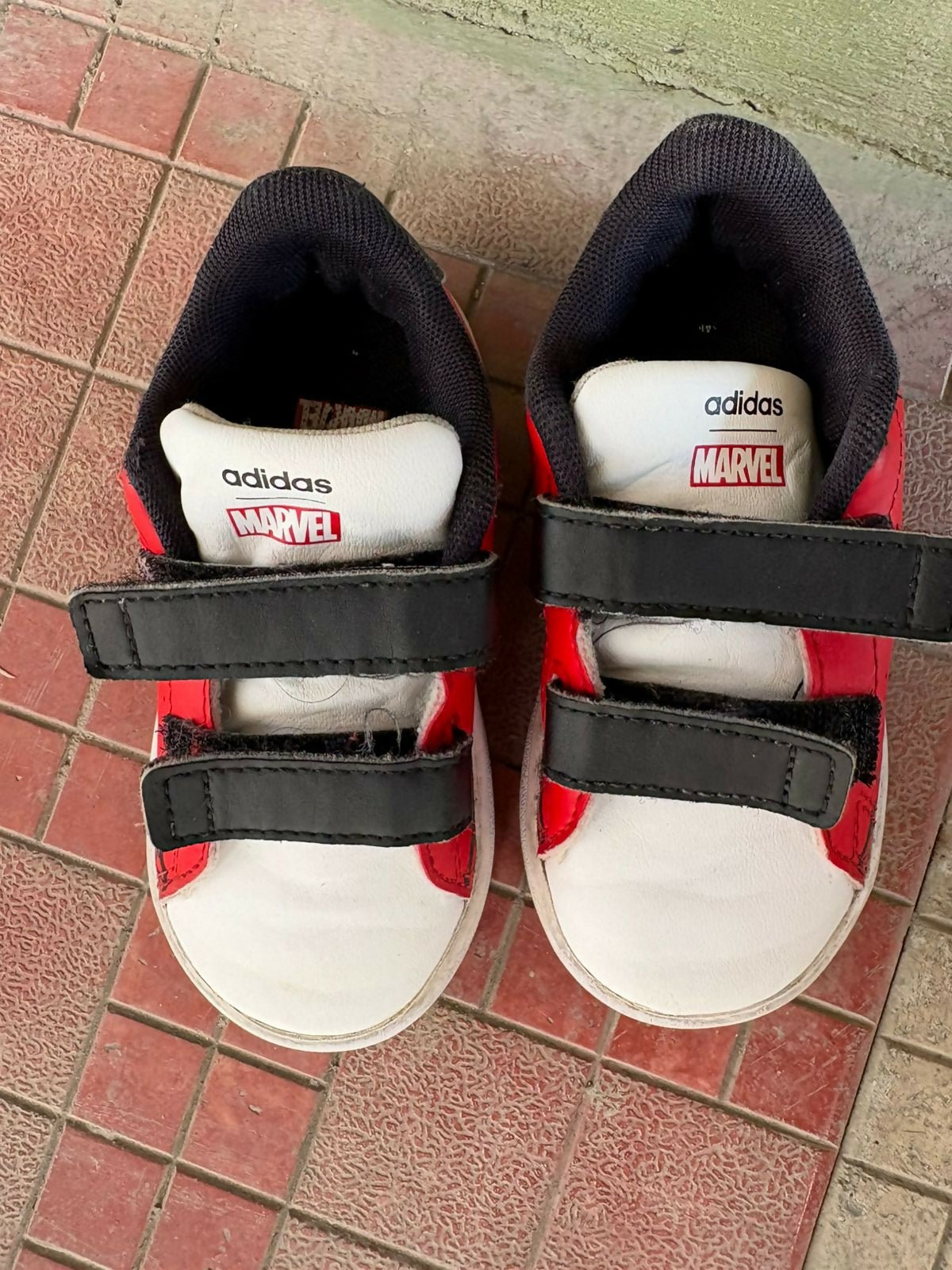 ADIDAS KIDS Advantage Spider-Man Lace-Up Sports Shoes
