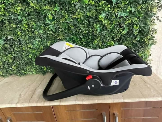 Ensure safety and comfort for your baby with the R FOR RABBIT Infant Car Seat and Carrier for hassle-free travel and everyday outings.