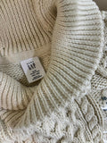 GAP Cable Knit Sweater Beige – Classic, Cozy & Perfect for Cool Weather