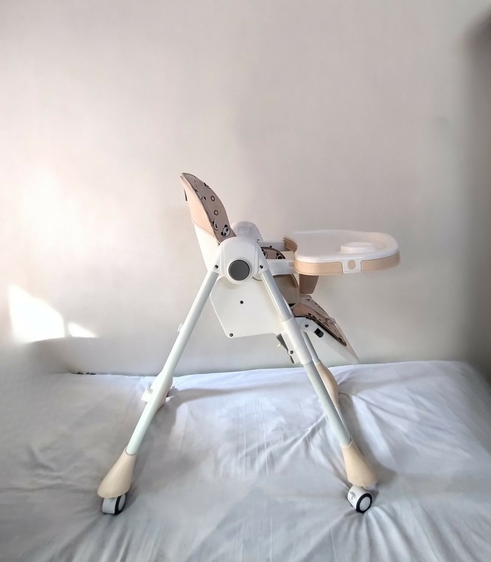 R FOR RABBIT Marshmallow Baby High Chair B176 with 7-level recline and foldable design.