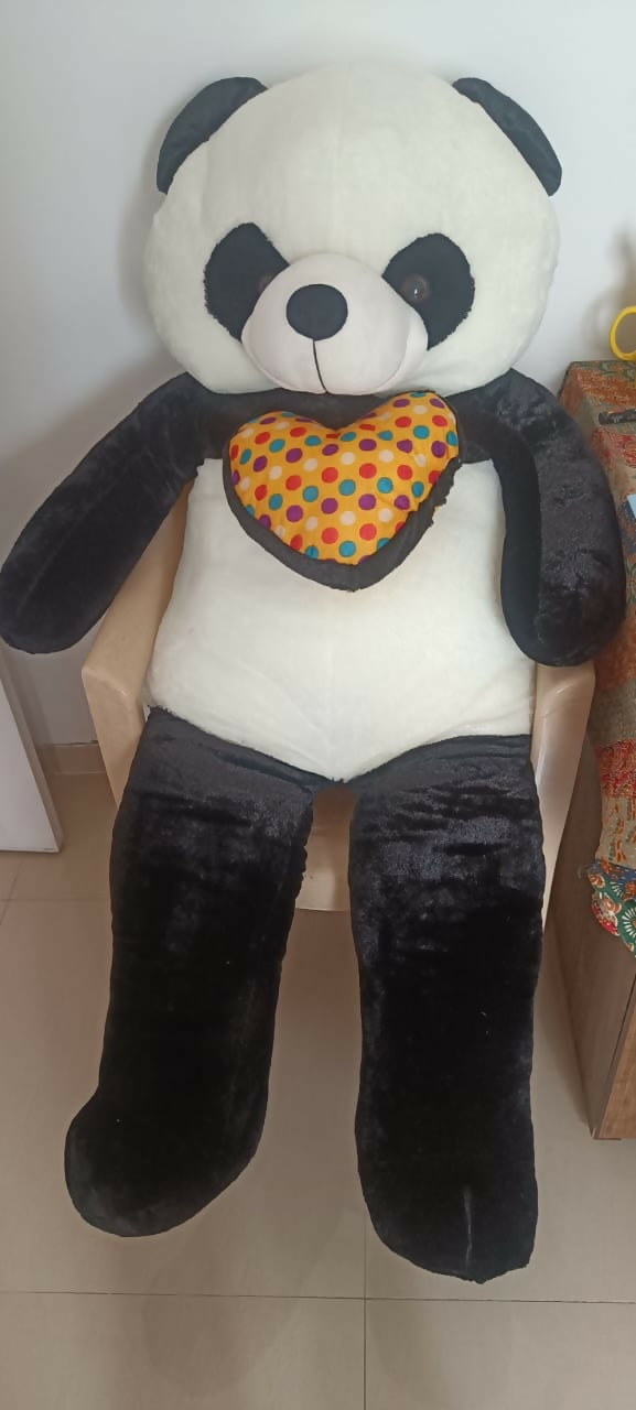 Hug'n'Feel® 5 Feet Big Teddy Panda with Heart – Soft, Cuddly Giant Panda Plush Toy for Gifting and Cuddles!