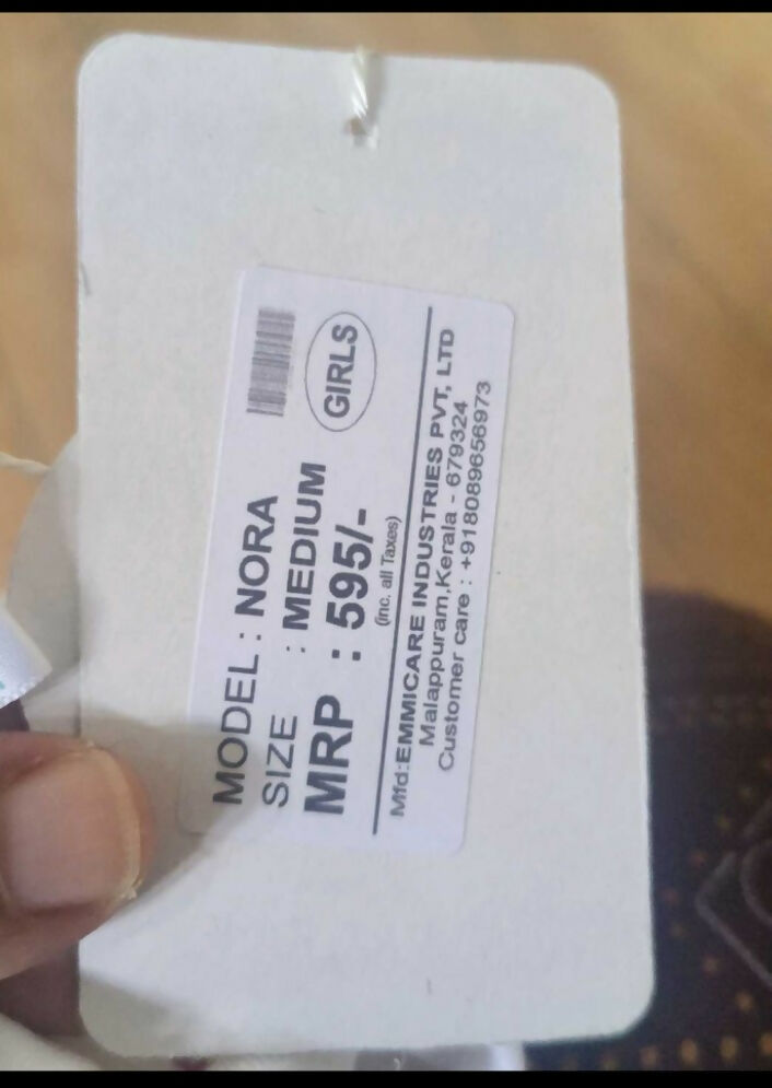 Product tag with model number, size, and price on a white background