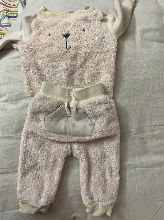 Keep your baby warm in style with the GAP Woollen Top and Bottom set, offering premium comfort and winter-ready fashion.