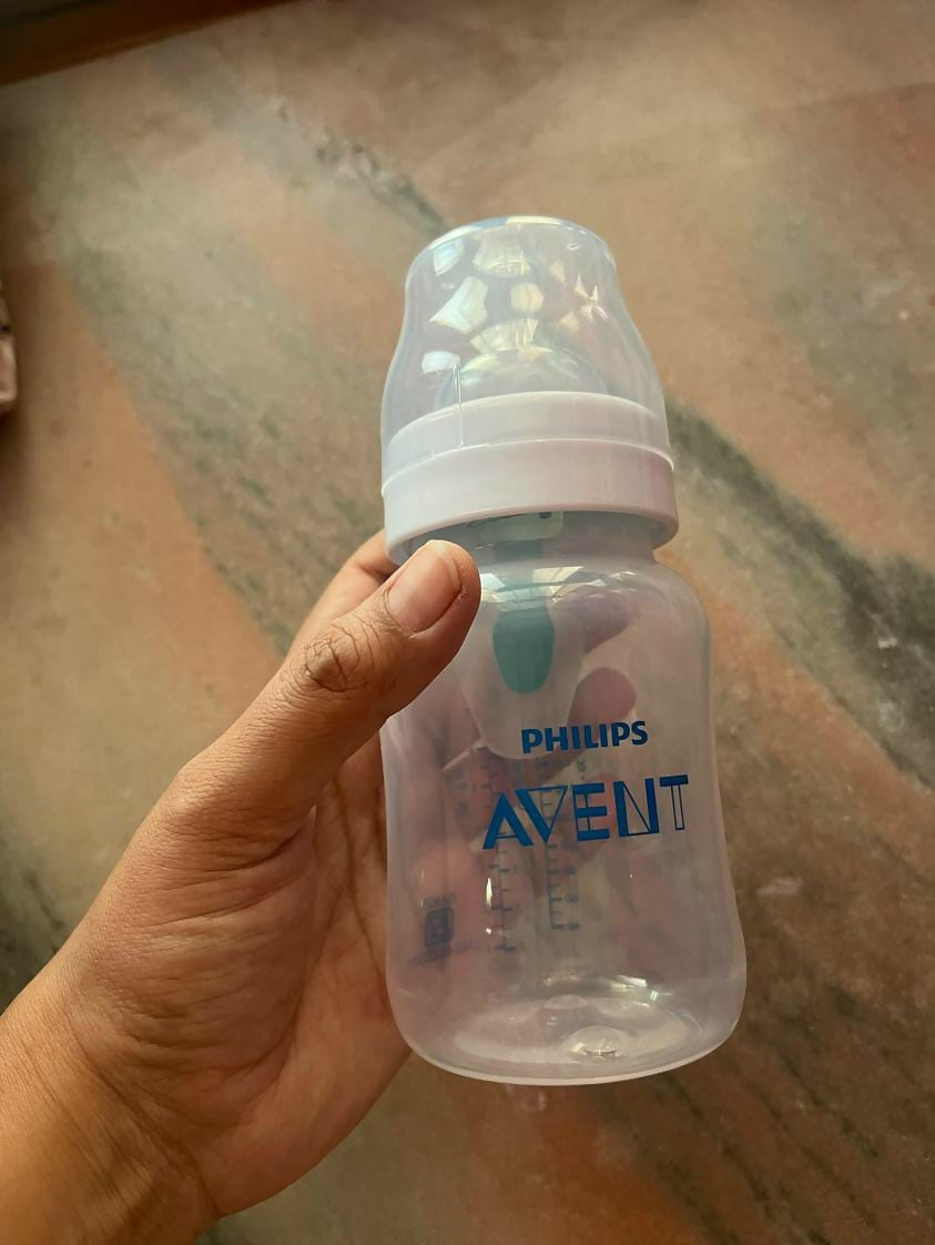 Say goodbye to colic worries with the PHILIPS Avent Anti-Colic Bottle - designed for a comfortable and contented feeding experience for your baby.