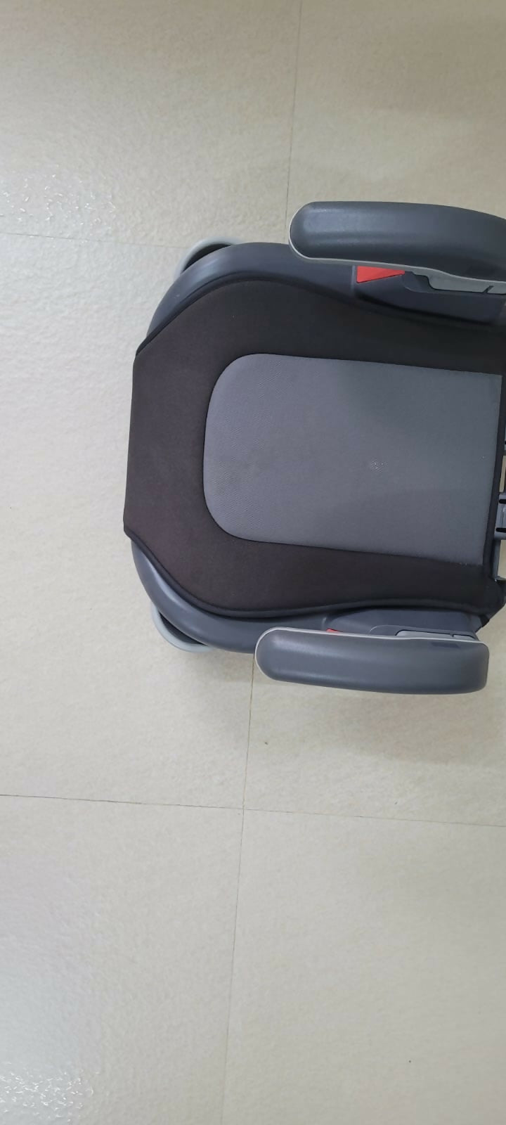 GRACO Junior Maxi Car Seat in Metropolitan Black - Safe and Comfortable Booster Seat for Growing Children.