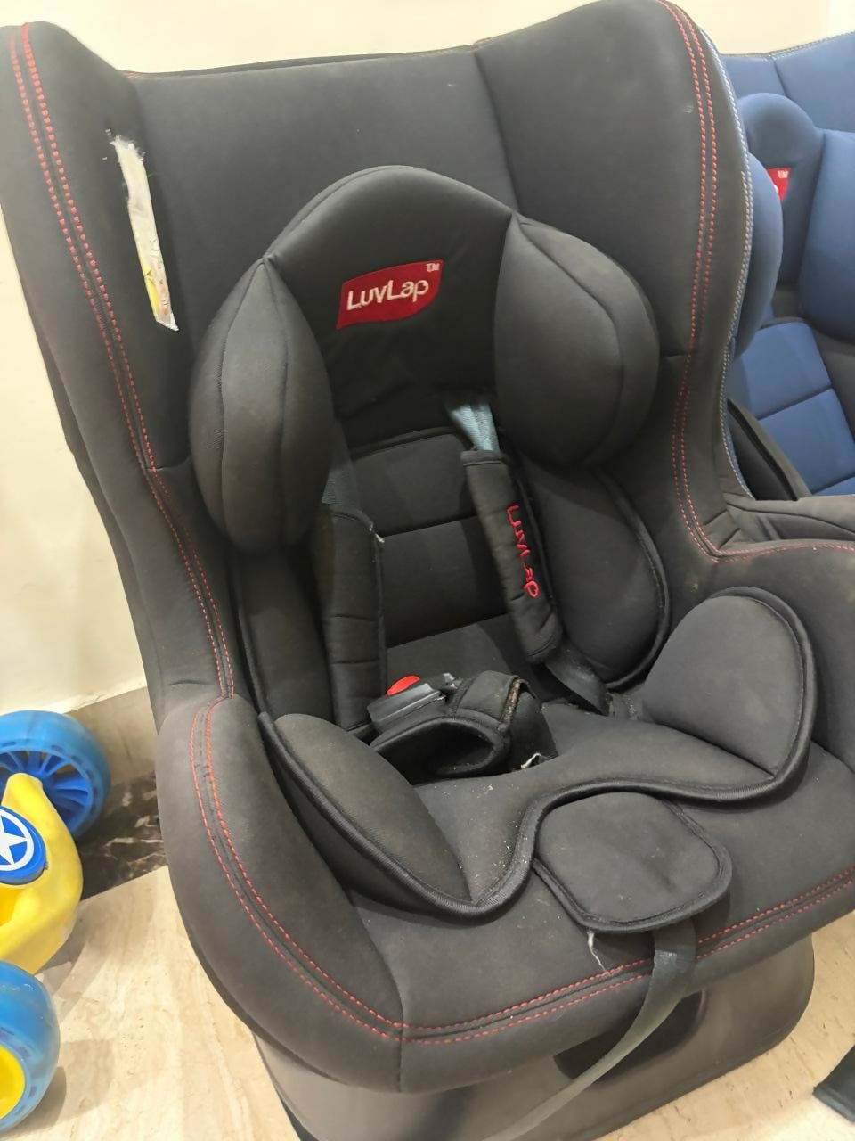 LUVLAP convertible car seat with rear and forward-facing modes, adjustable headrest, secure safety harness, side-impact protection, and cushioned comfort for growing children.