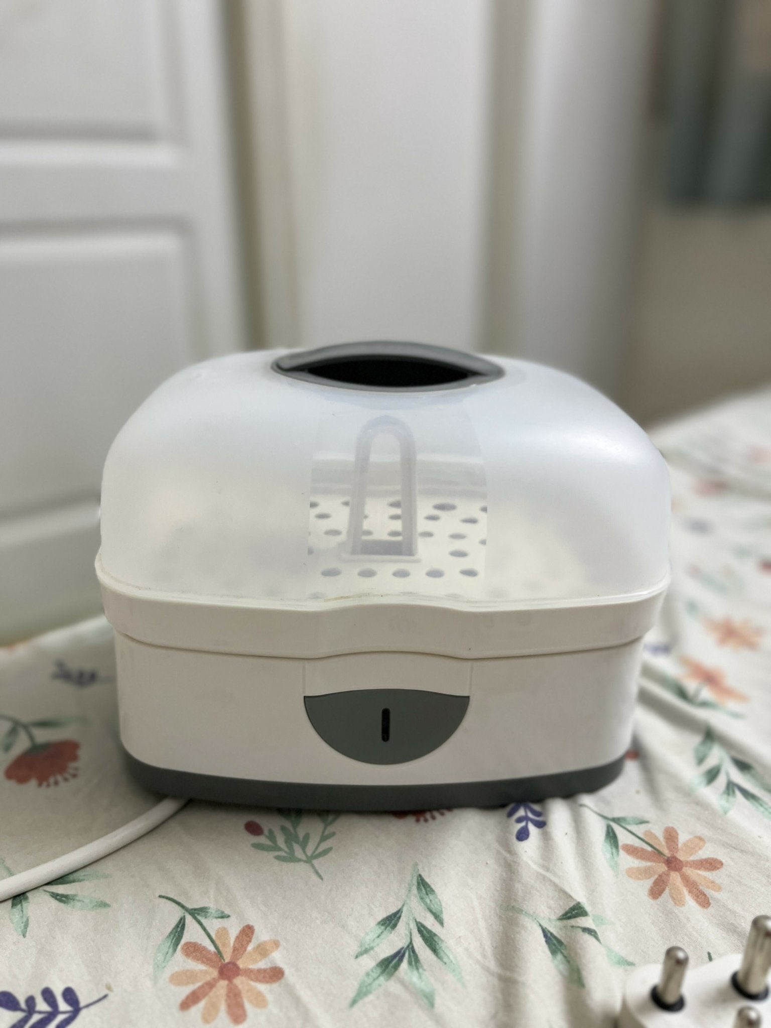 Chicco 2 in1 Steam Sterilizer | Sterilizes upto 6 Bottles | Kills 99.9% Of Germs | 24hrs Sterilization in 5 Mins | Auto Switch Off | Portable & Travel Friendly