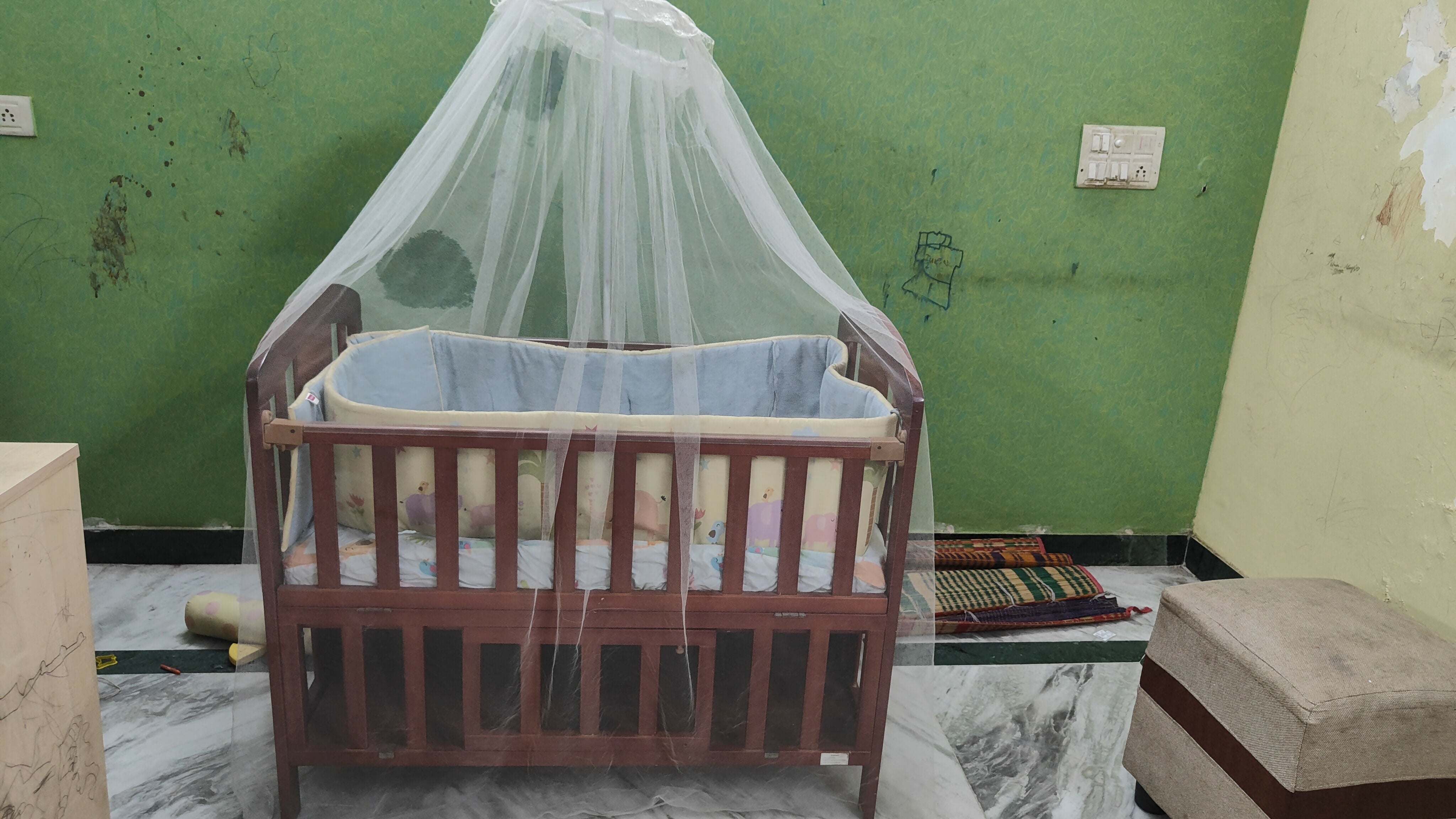 BABYHUG MONTANA Crib With Bed and Side Protector ,Mattress ,Cherry Red