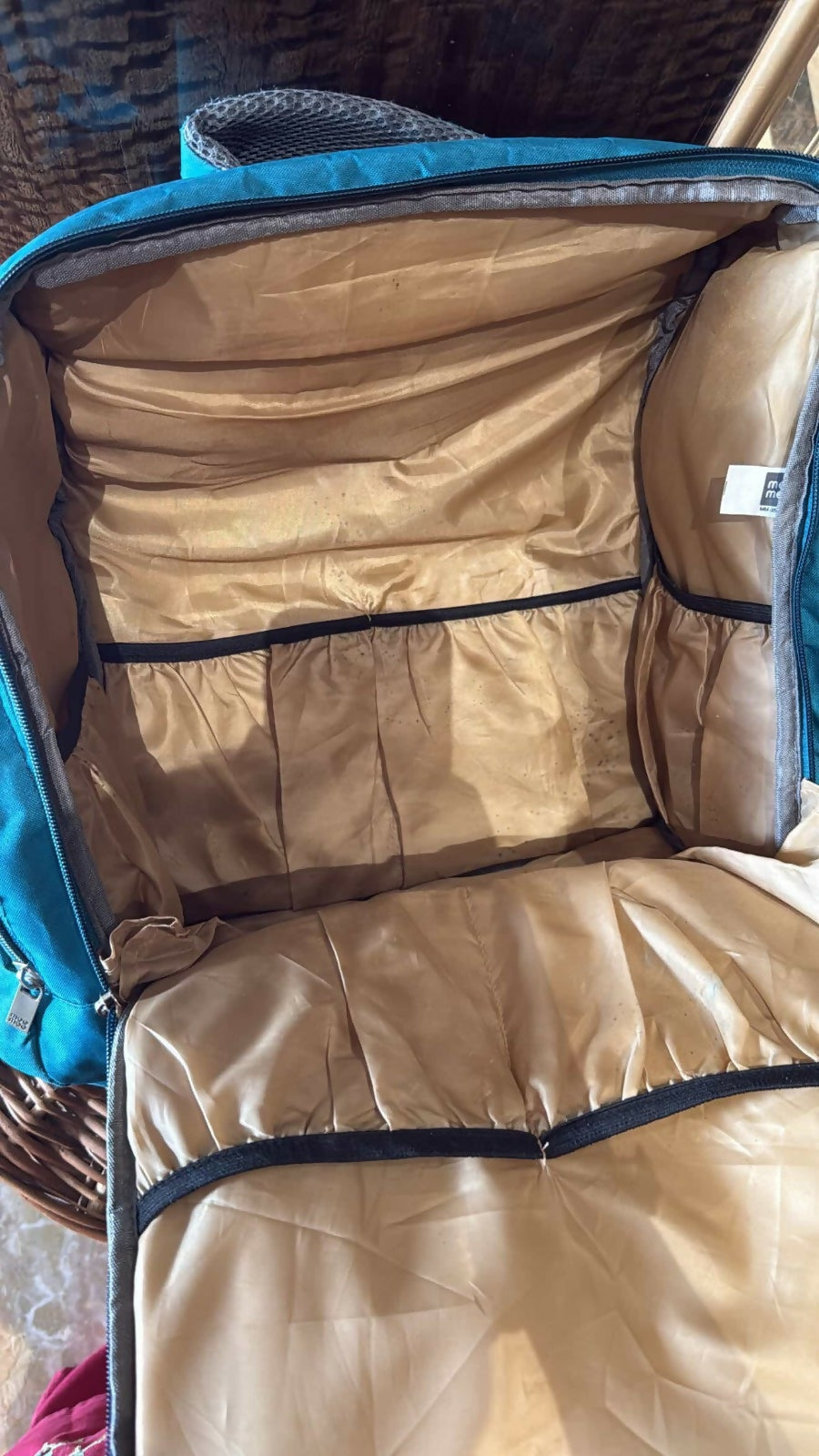 Mee Mee diaper bag, baby diaper bag India, spacious diaper bag for moms, travel diaper bag, stylish diaper bag with compartments