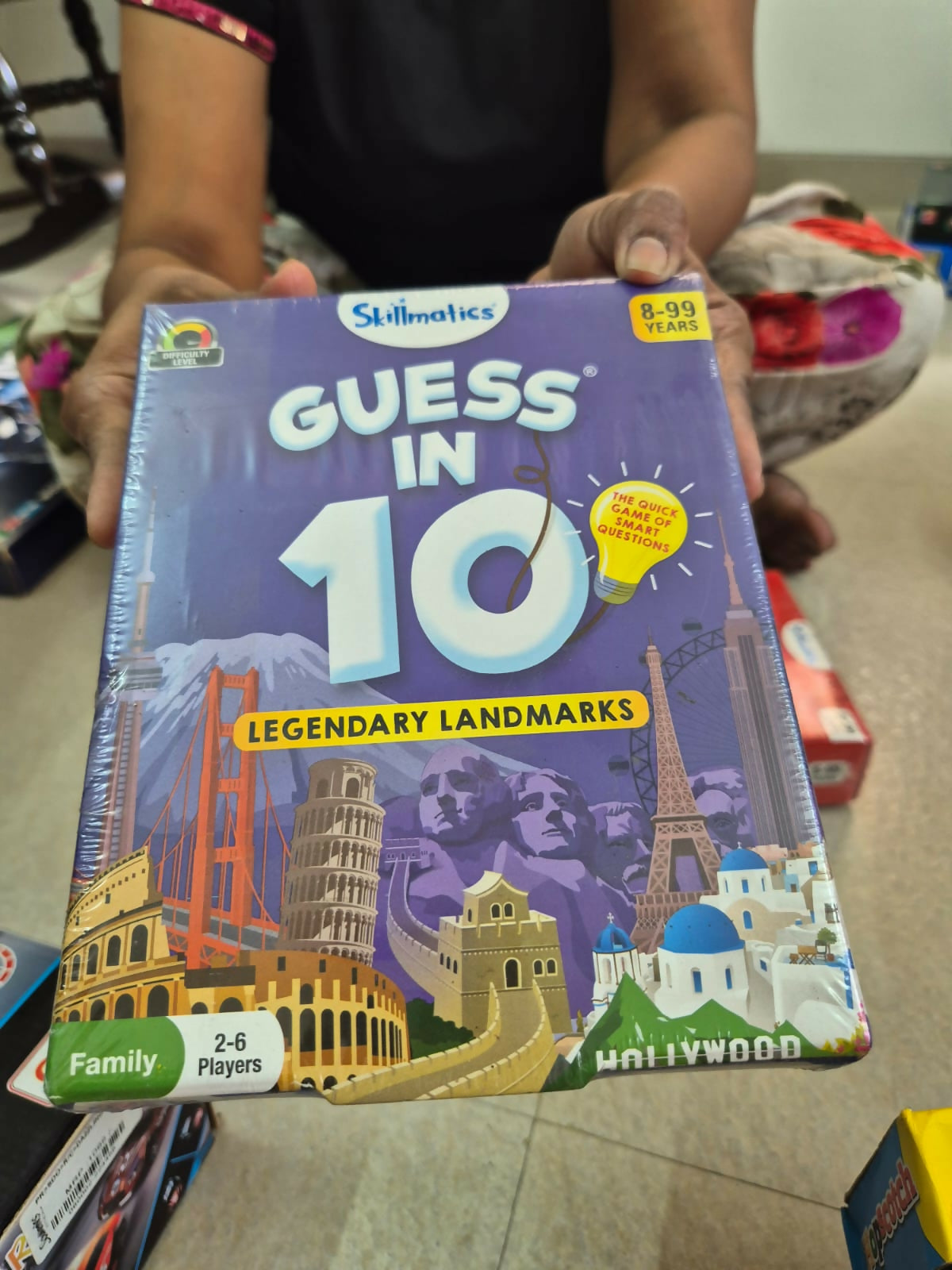 Board game box titled 'Guess in 10 Legendary Landmarks'
