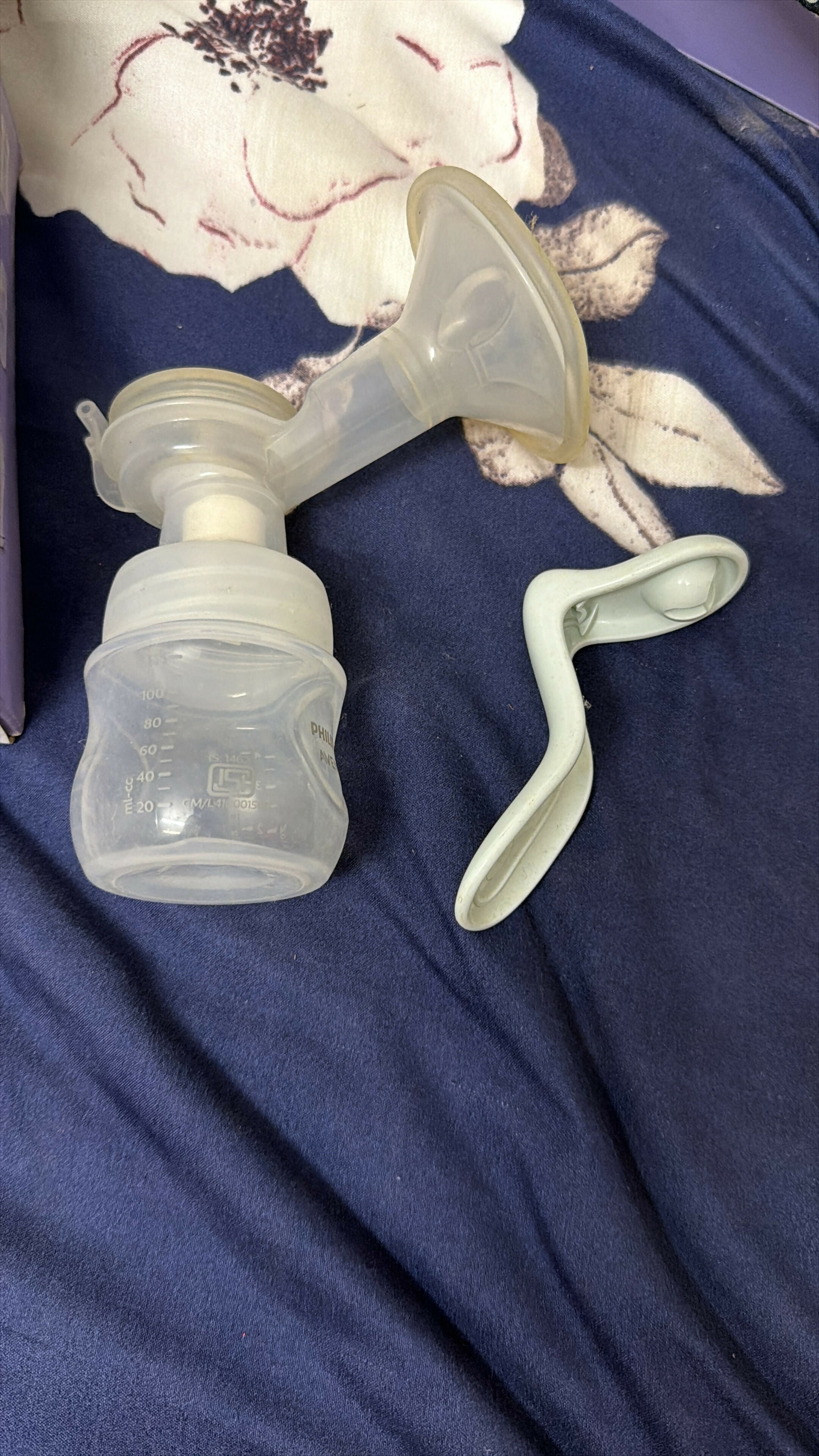 Philips Breast Pump in Preloved New condition, available in Mumbai, featuring a comfortable and convenient design for expressing breast milk with easy-to-use components for everyday pumping.