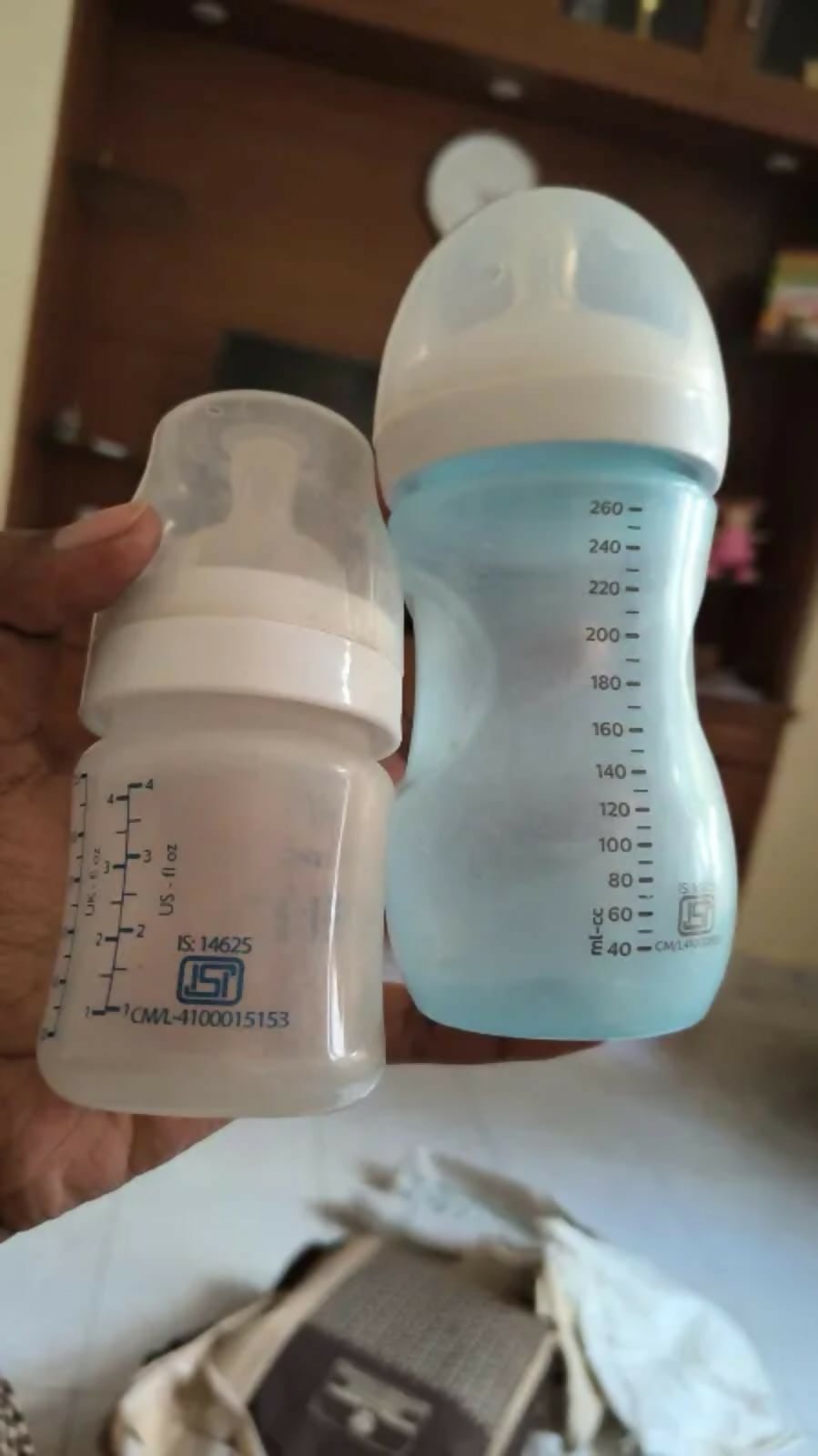 Philips Avent feeding bottle set of 2 with complimentary nipple sets, featuring baby-friendly feeding bottles, anti-colic design, and convenient feeding essentials for newborns and infants.