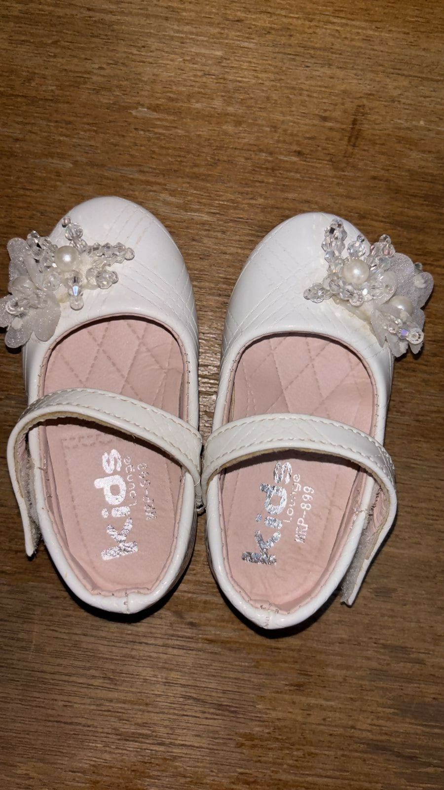Buy baby girl shoes – comfortable, stylish, and perfect for little feet.