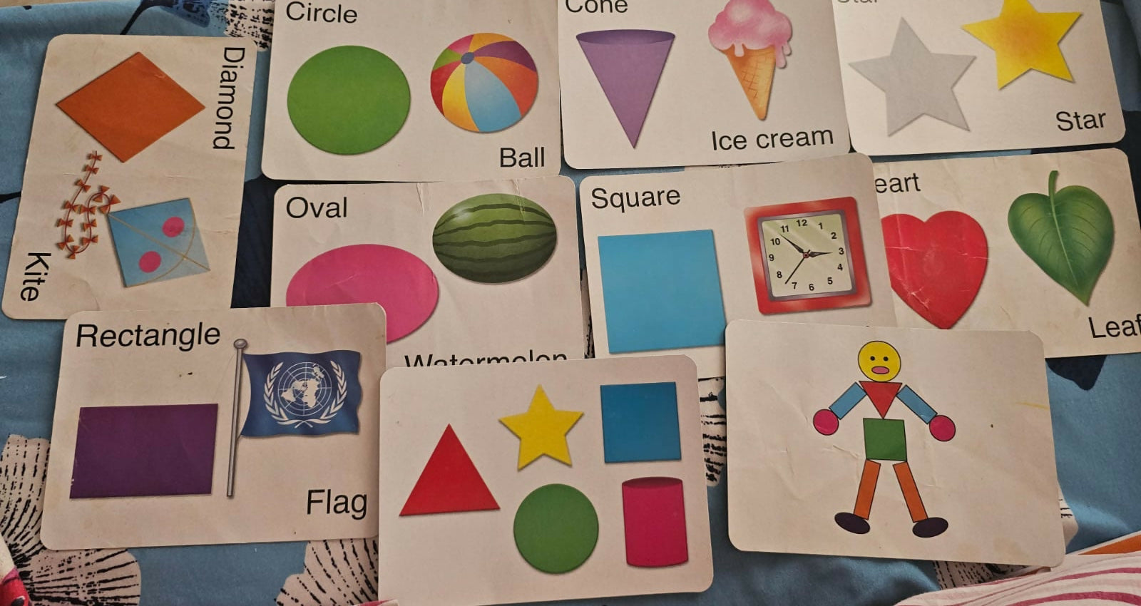 Flash cards for toddlers (6m–3y) – fun shapes & colors learning cards for early development.