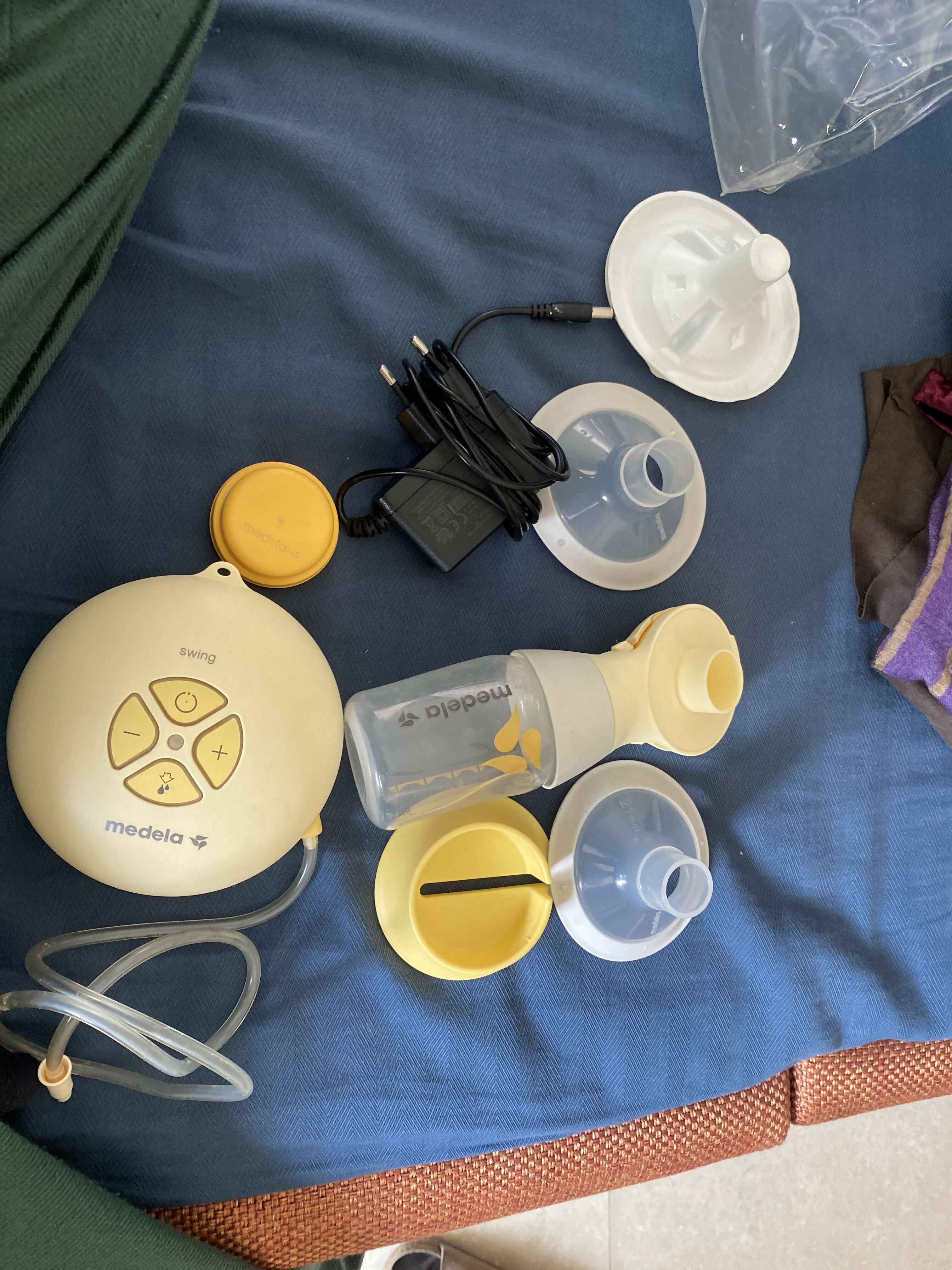 Medela breast pump set with accessories