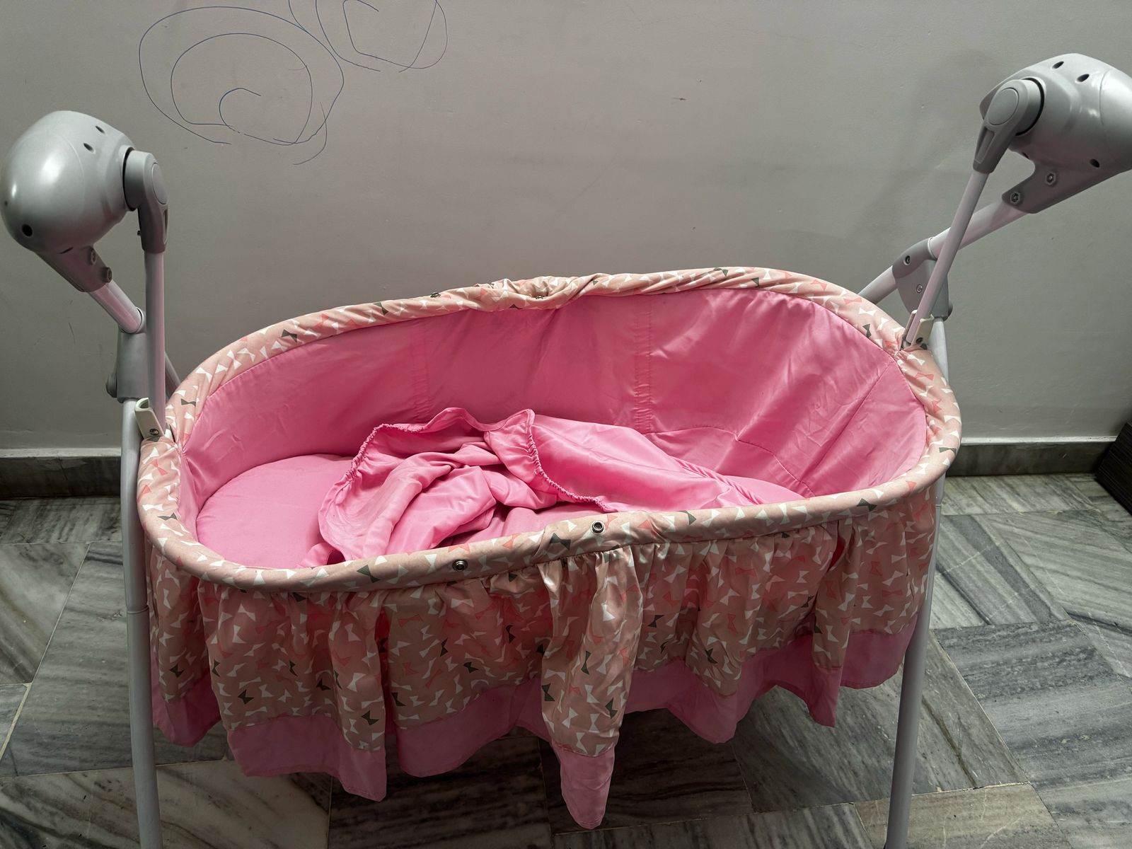 BABYHUG Beryl Electronic Auto Swing Cradle With Remote Control - Pink