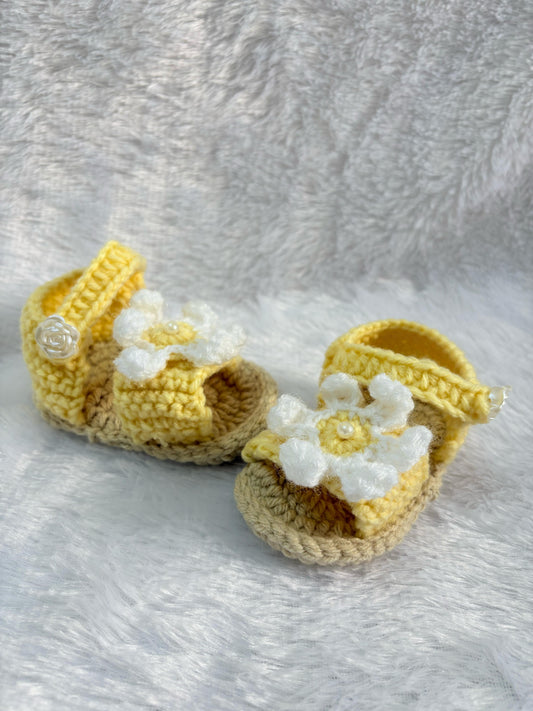 Crochet baby booties with flower