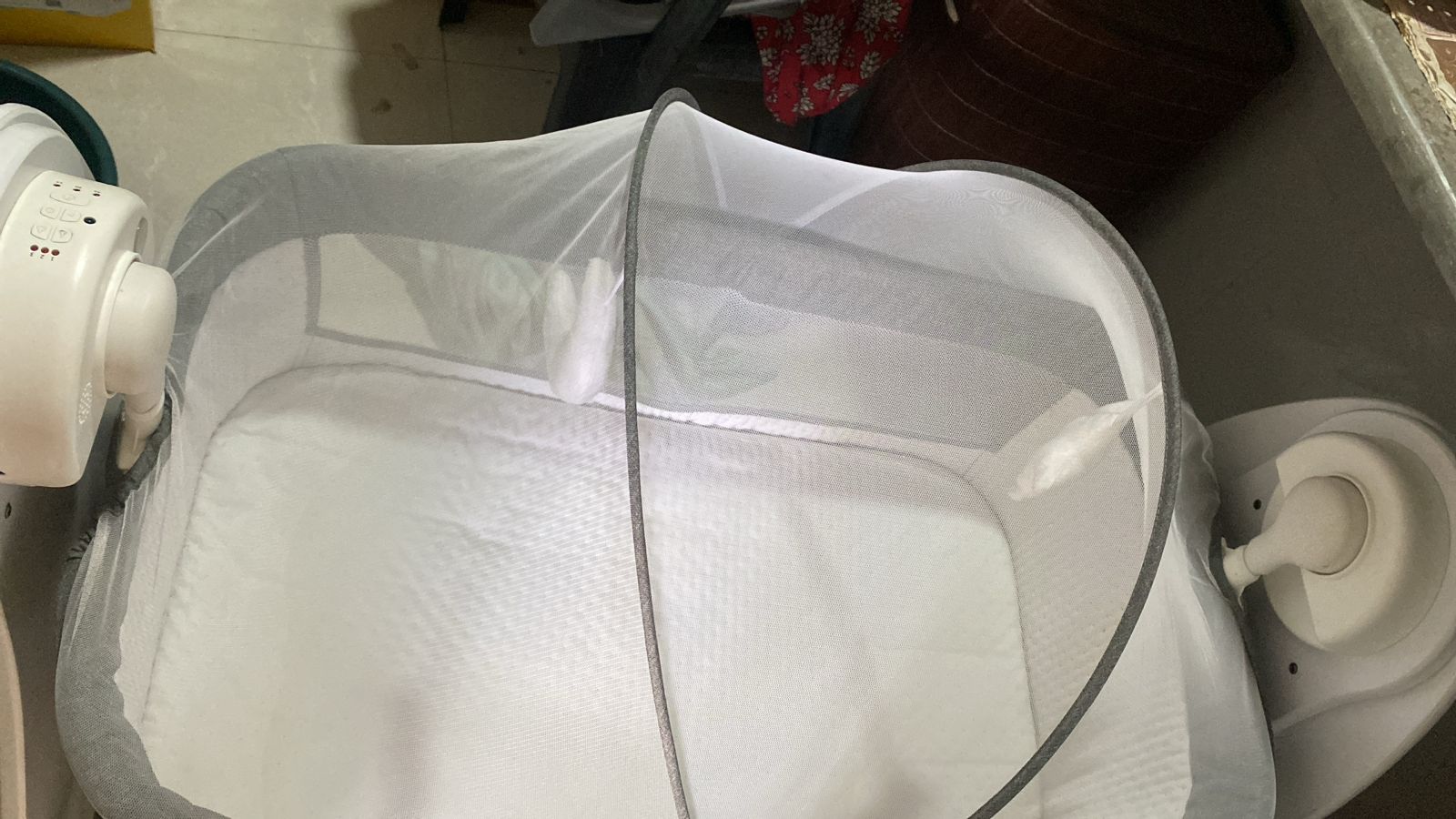 STAR & DAISY DREAMLAND Baby Electric Remote Controlled Music Enabled Cradle