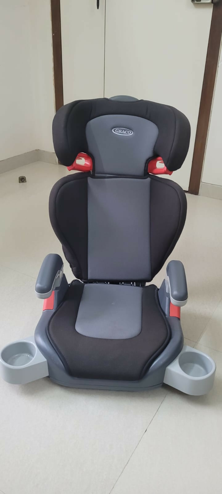 GRACO Junior Maxi Car Seat in Metropolitan Black - Safe and Comfortable Booster Seat for Growing Children.