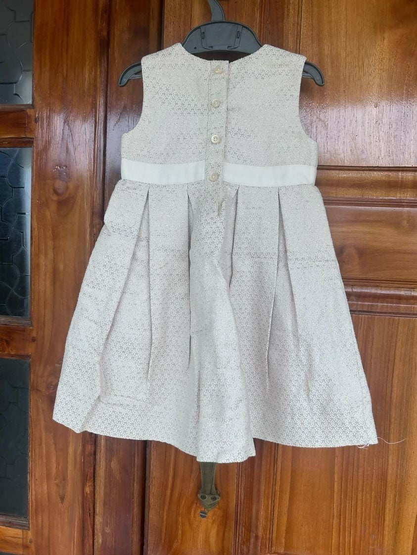 Discover the stylish and comfortable MARKS AND SPENCER Dress/Frock for baby girls, perfect for any occasion with its high-quality fabric and elegant design.