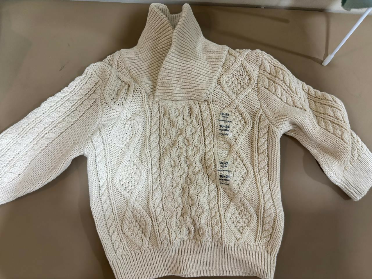 GAP Cable Knit Sweater Beige – Classic, Cozy & Perfect for Cool Weather