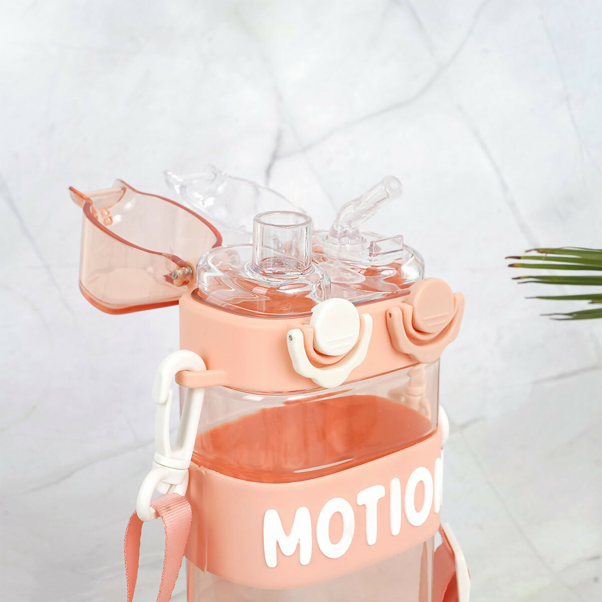 Kids Sipper is the ideal choice for the growing kid. The sipper's contoured shape and anti-slip texture grips make it easy for little hands to hold the cup.