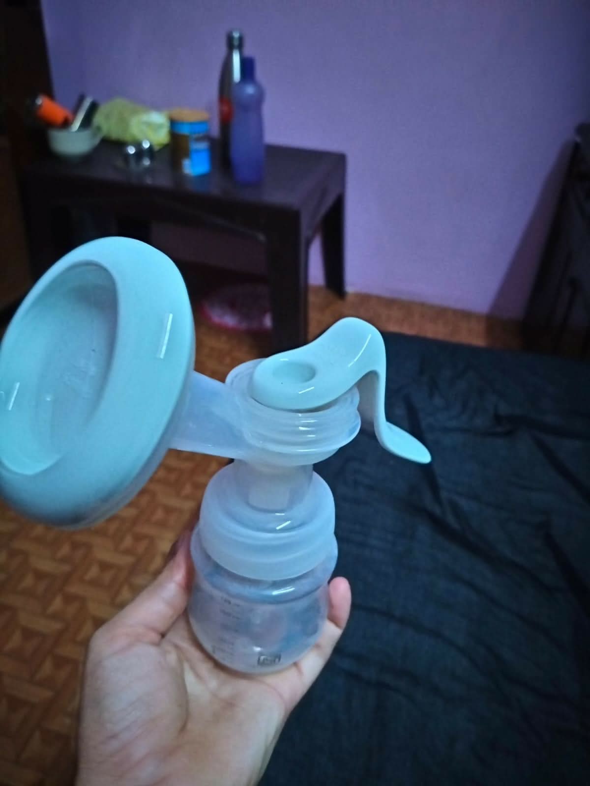 Buy Philips Avent Manual Breast Pump – comfortable, efficient, and portable solution for nursing mothers.