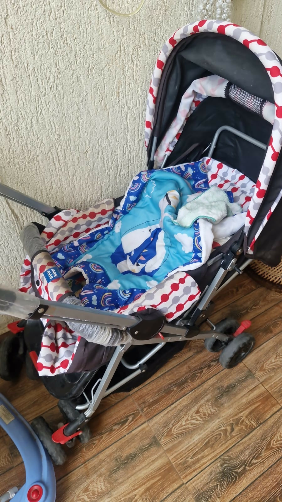 MEE MEE baby stroller – foldable, reversible, and travel-friendly pram for newborns and toddlers.