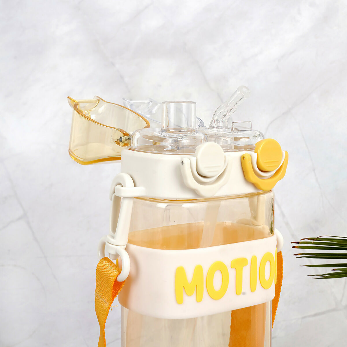 Kids Sipper is the ideal choice for the growing kid. The sipper's contoured shape and anti-slip texture grips make it easy for little hands to hold the cup.