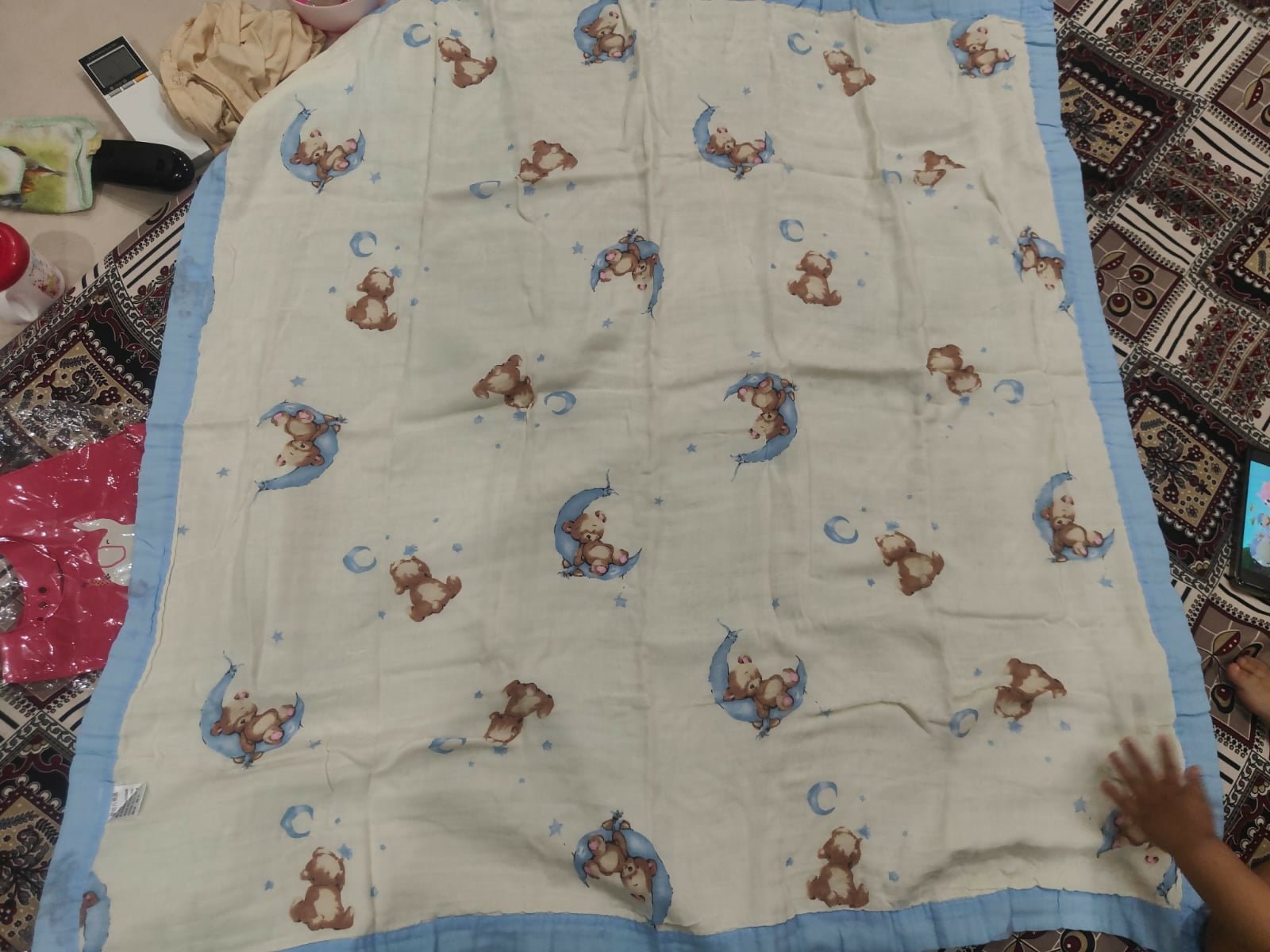 Baby blanket with teddy bear pattern
