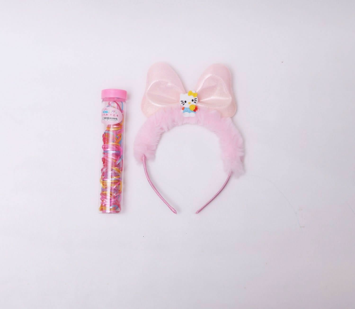 Lock up your little ones tresses with our new collection of hair accessories that are a must have for to instantly add glamour to any wardrobe.