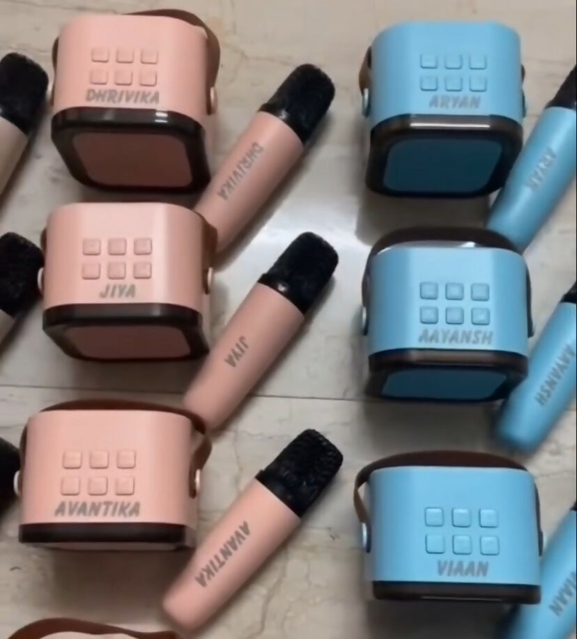 Karaoke mike with speaker