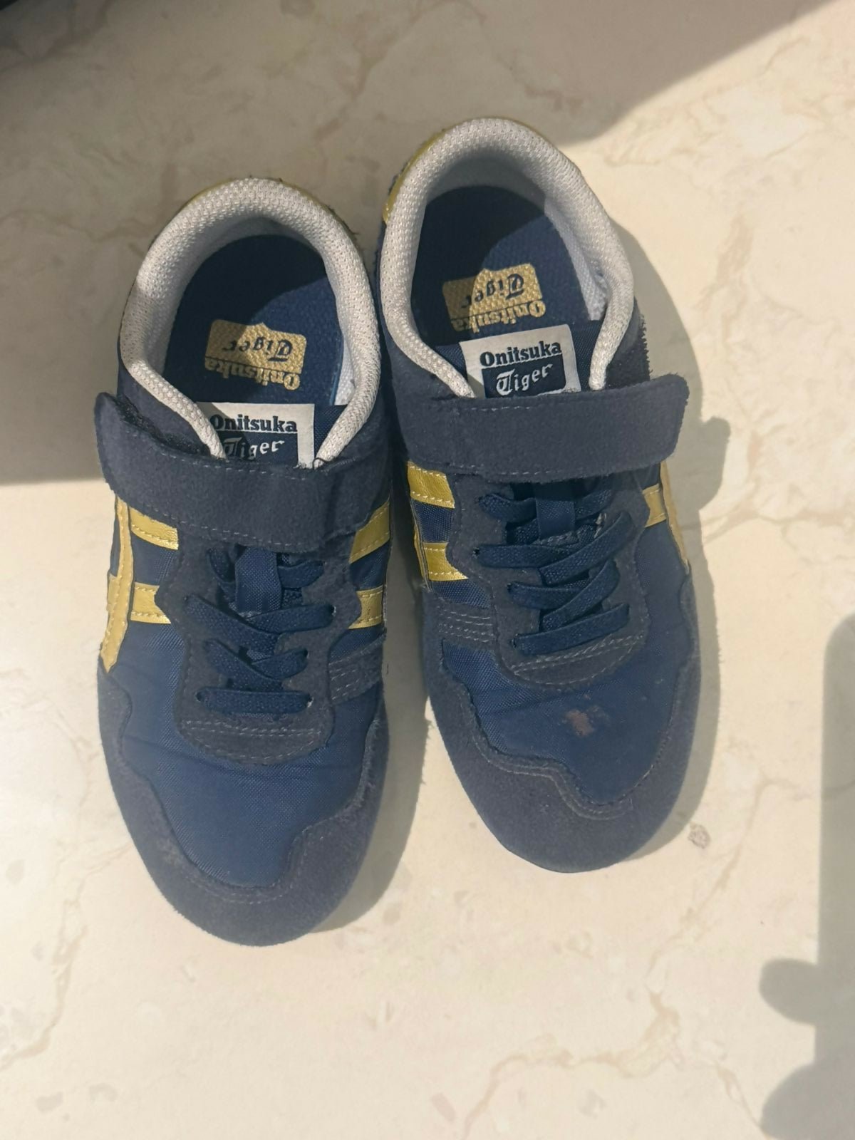Onitsuka kids shoes, some used, stylish and comfortable, suitable for 4–5 years