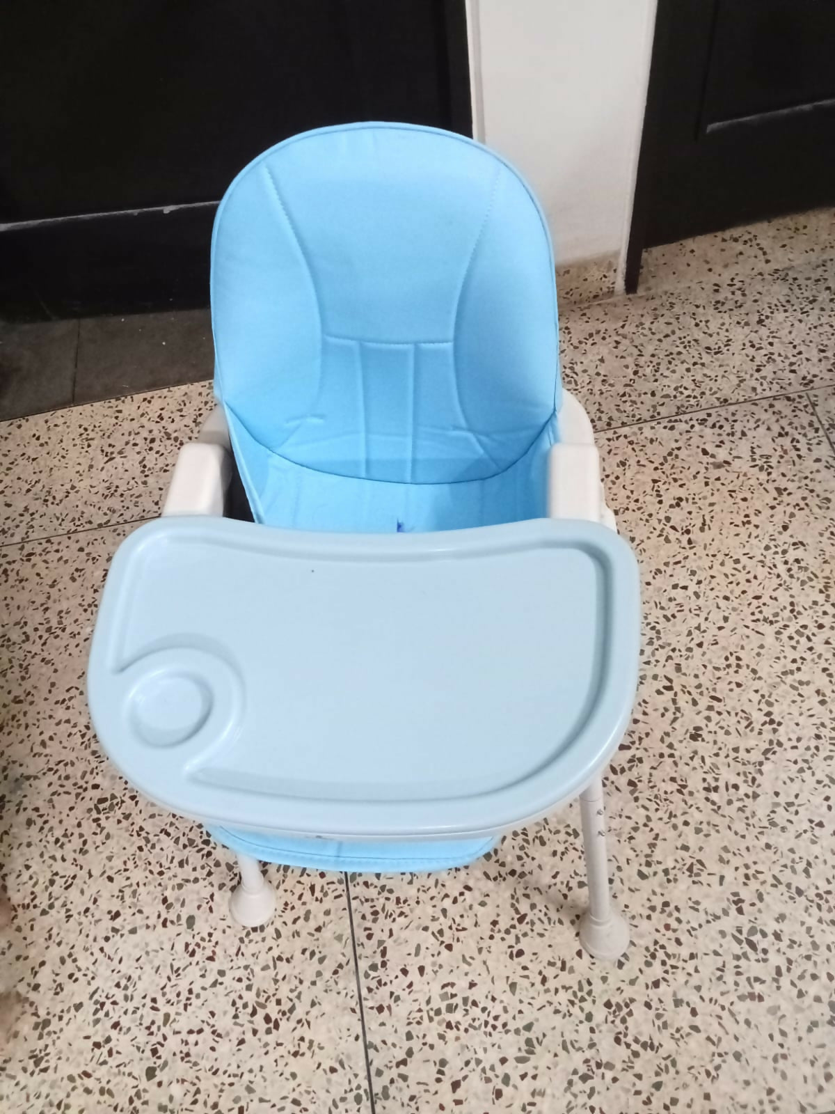The STAR AND DAISY Comfort Baby High Chair is a versatile and safe solution for your child's mealtime and playtime needs.