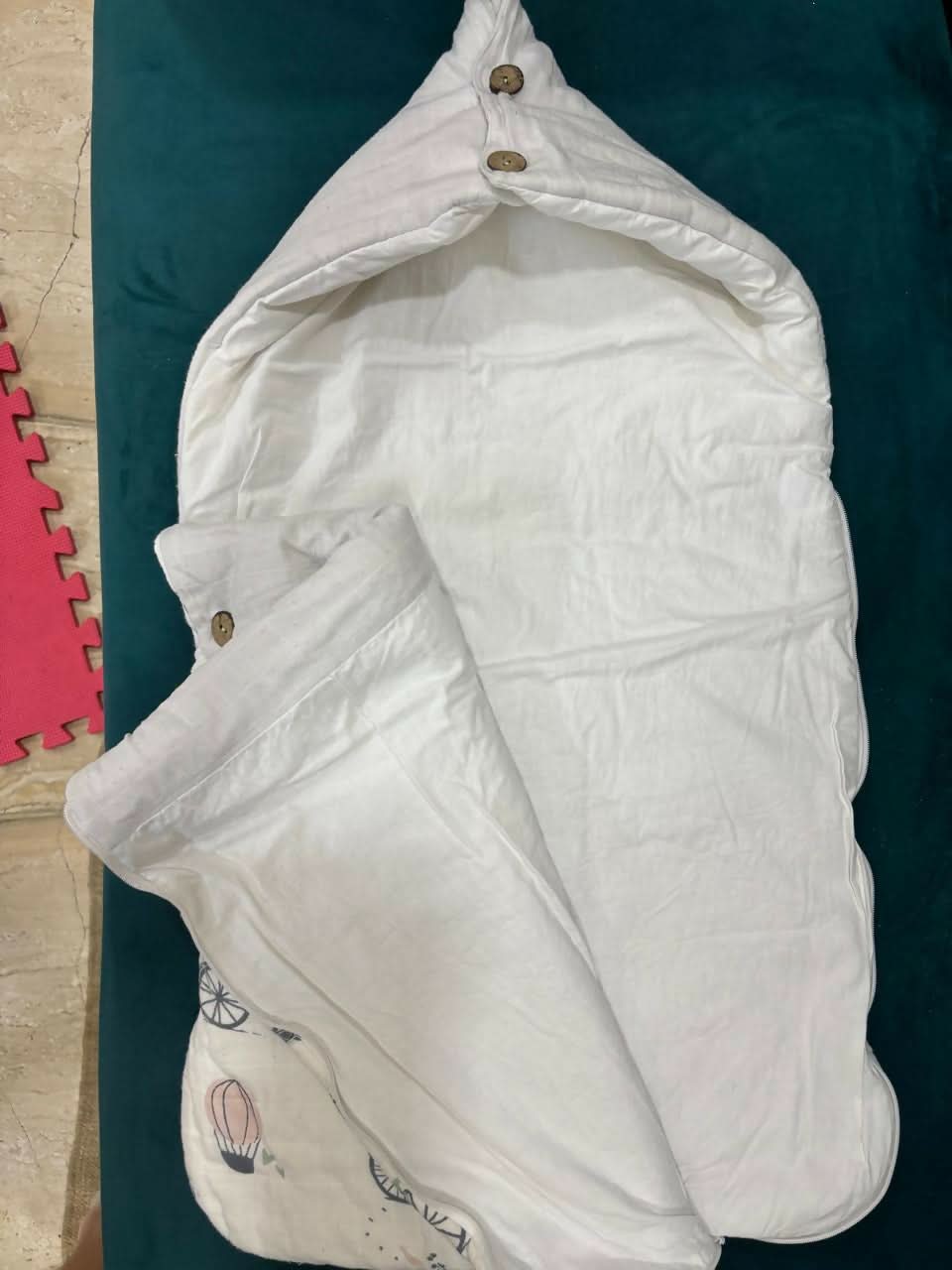 ZOEY muslin cotton carrier nest/sleeping bag – soft, breathable & convertible for newborns up to 6 months.
