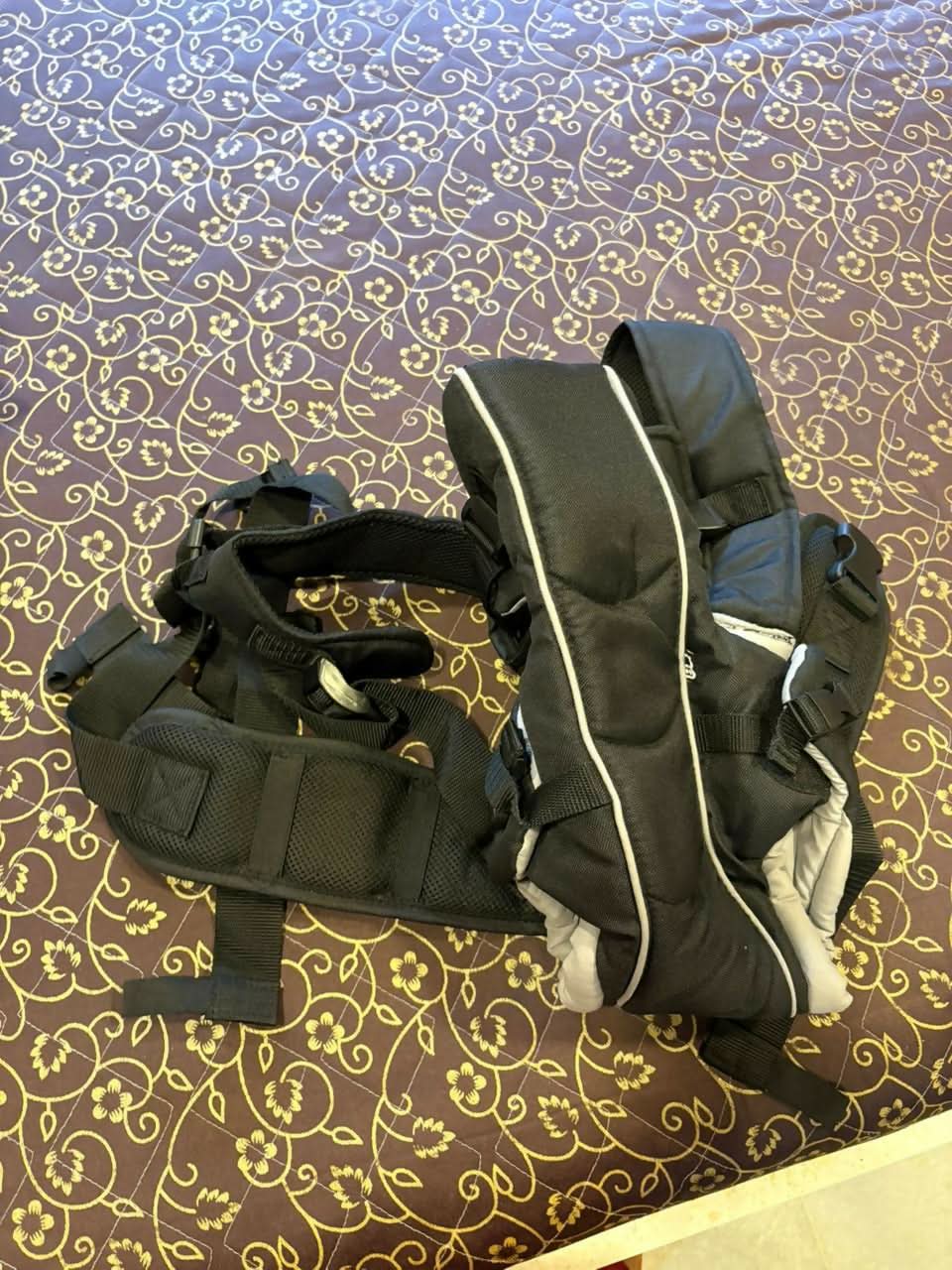 MOTHERCARE baby carrier kangaroo bag – safe, ergonomic, and comfortable for parents and babies.