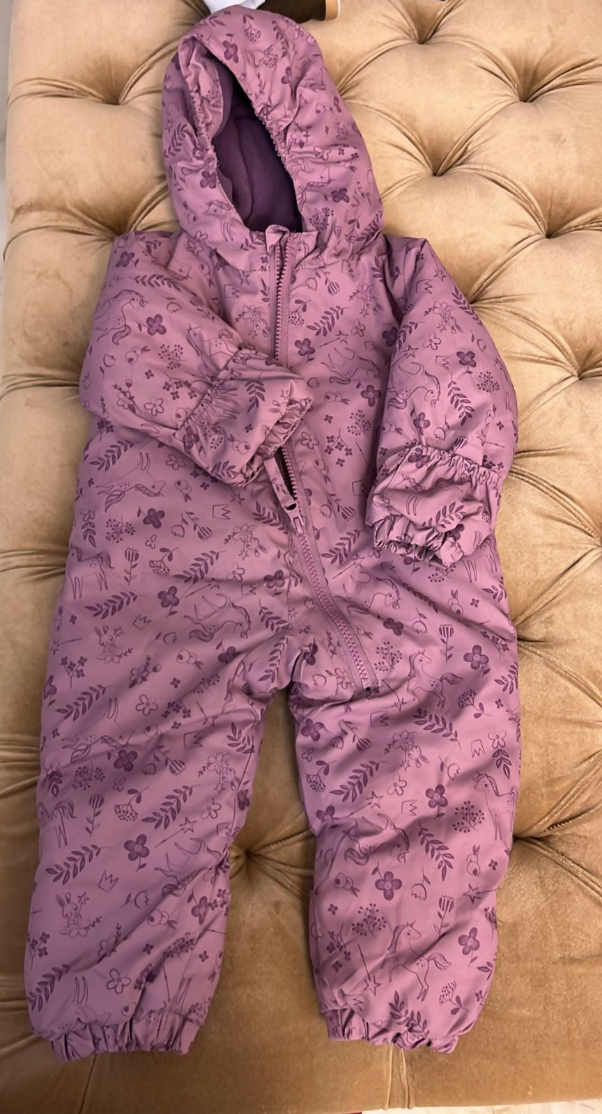 Keep your baby warm and cozy outdoors with the Baby Windsheeter with Warm Inside, featuring a soft and snug inner lining for chilly days. Crafted for durability and comfort, this windsheeter is perfect for outdoor adventures.