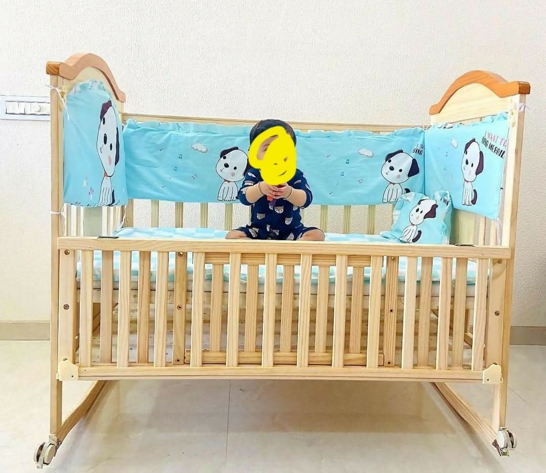 EALING MOM Cot/Crib offers a secure, stylish, and adjustable sleeping solution for your baby from newborn to toddler stage.
