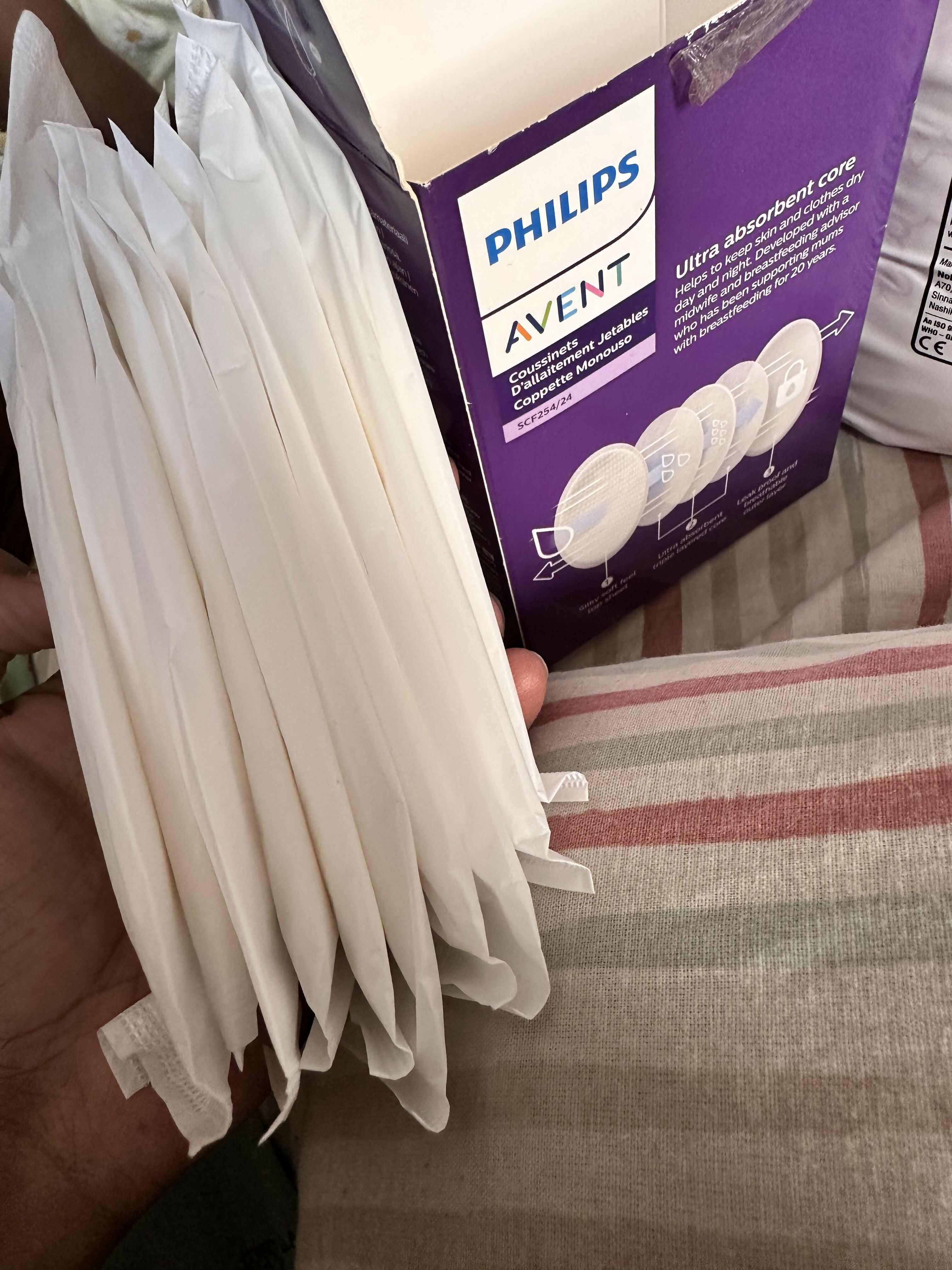 LUVLAP Breastmilk Storage Bags And PHILLIPS AVENT Breast Pads - PyaraBaby