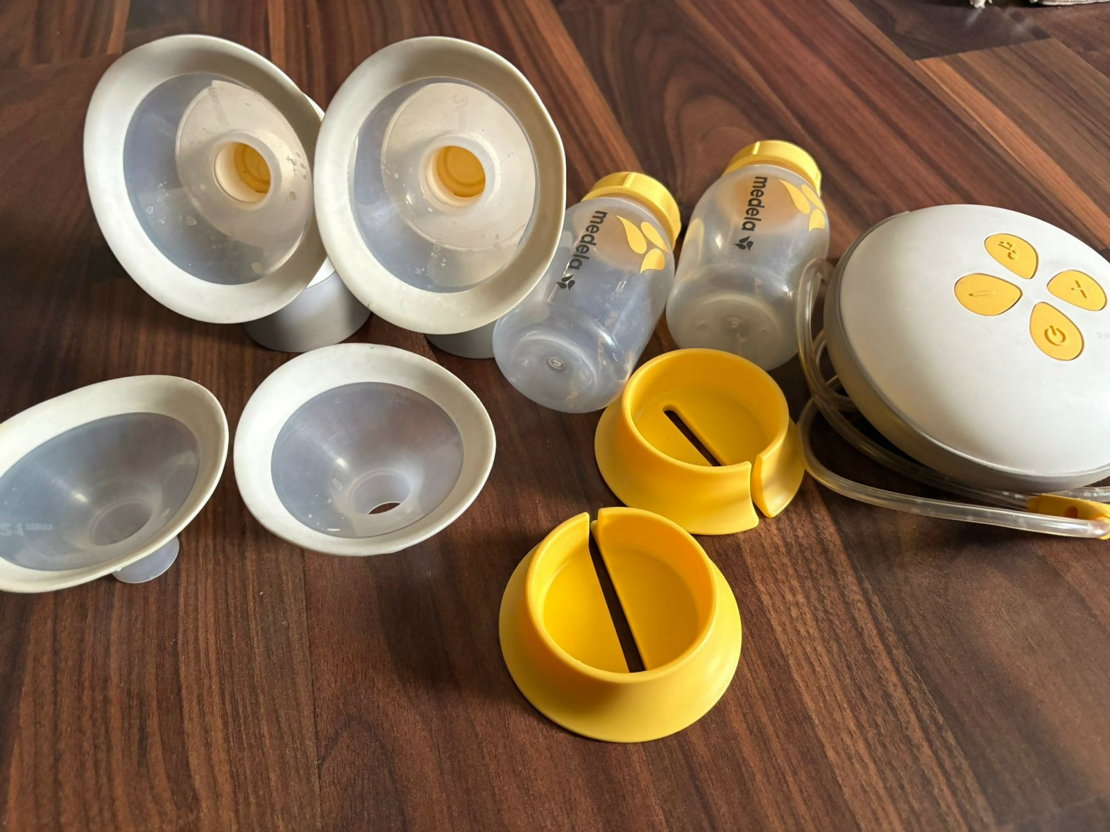 MEDELA Swing Maxi double electric breast pump – efficient, portable, and comfortable for daily use.